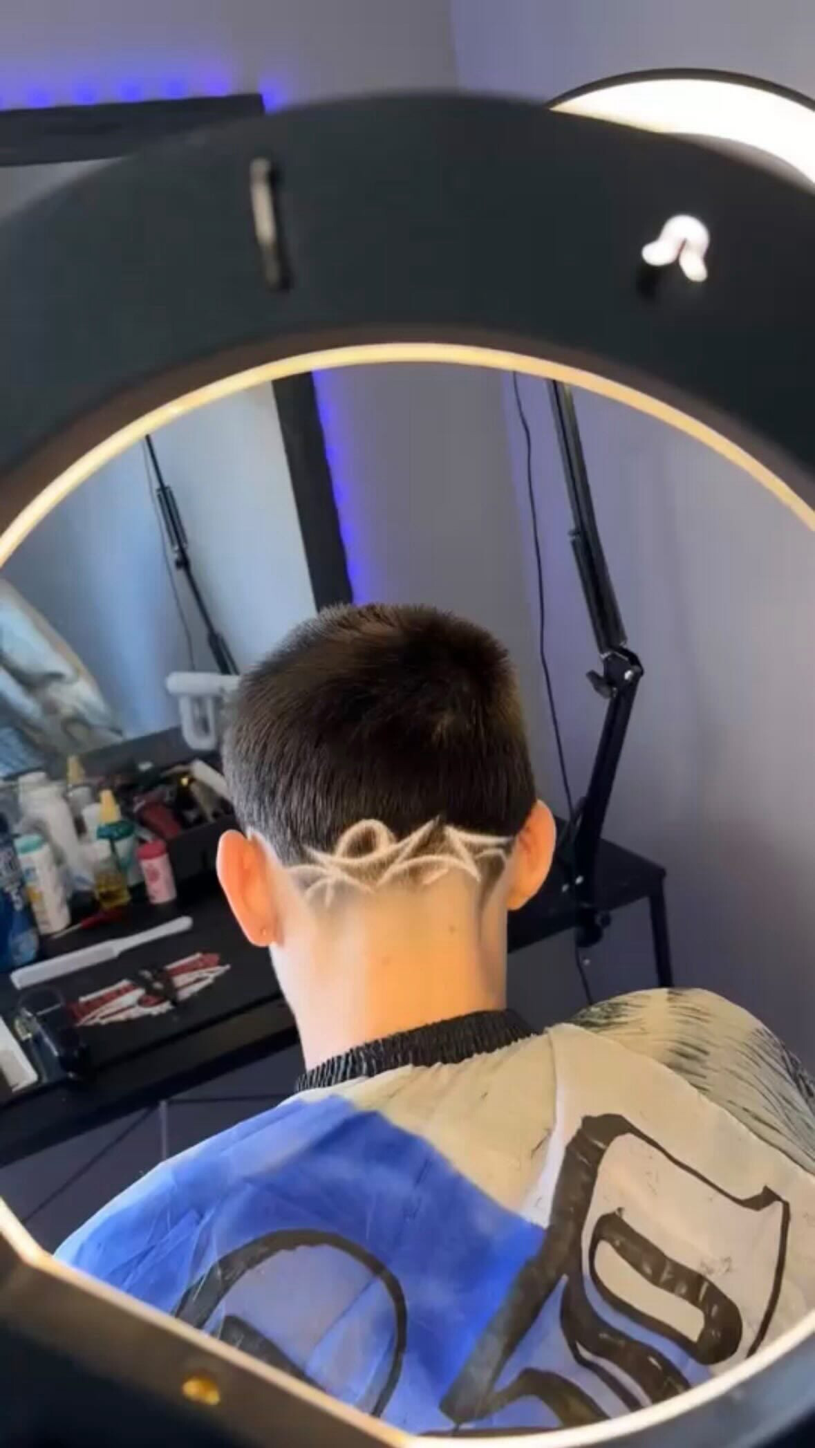 Skin fade s dizajnom, Amarov rad